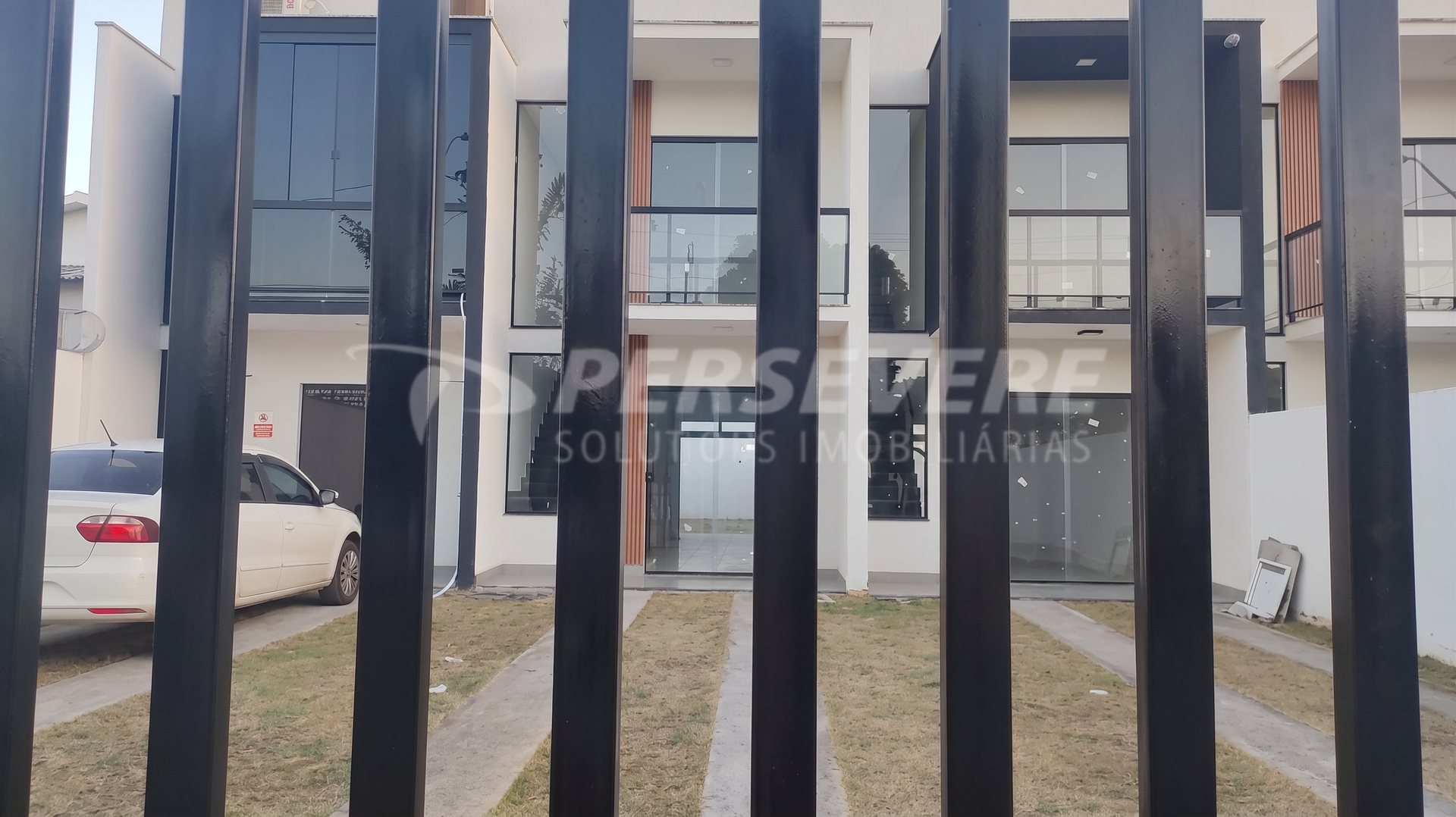Casa de rua : Duplex / Residencial / Sao Jose do Imbassai